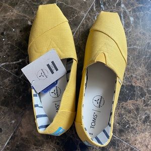 Tom’s Canvas Flats